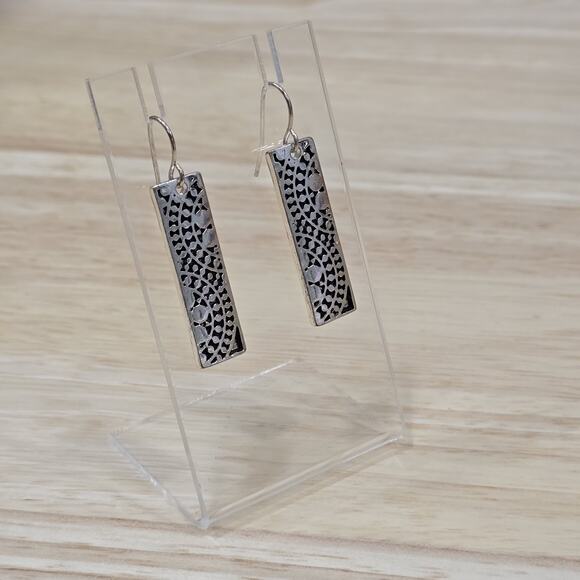 Premier Designs Antiqued Silver Plated LIZZIE Dangle Pierced Earrings - Picture 1 of 6